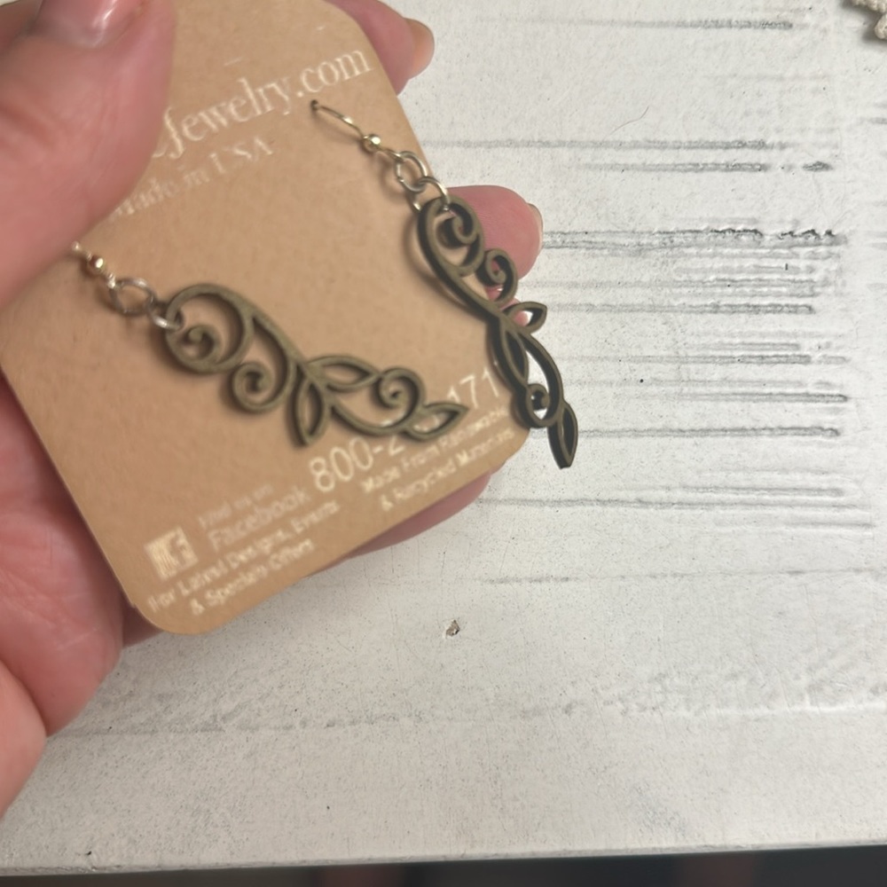 NWT Green Tree Jewelry Wood Earrings - Picture 4 of 7
